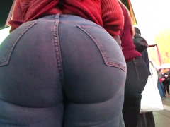 BiG booty pawg in jeans.