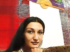 Emo Schlampe Solo vor der Kamera