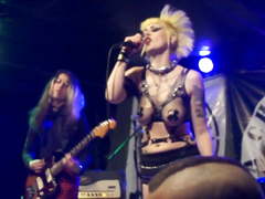 Punk-Girl Trish With Nice Bouncing Tits